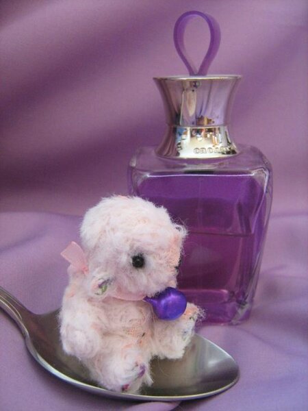 Пиколетта ростом 5,5см. Стоит сама. Голова качается.