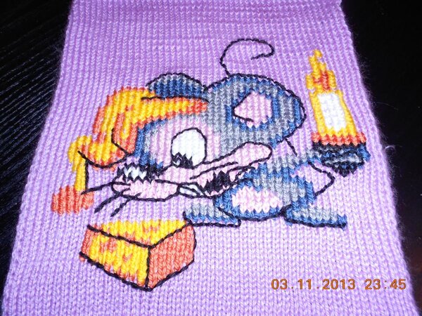 Вышивка на вязанном полотне