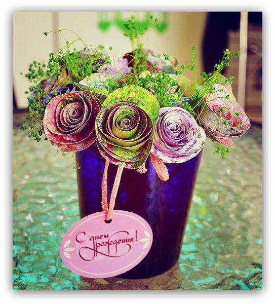 букет из бумажных цветов и сухоцветов