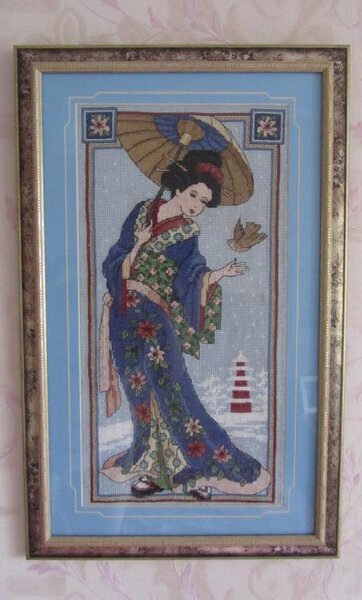 Гейша.
Работа моей сестры, подарена мне. Схема из журнала. Моя любимая:)