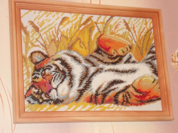 "тигренок на отдыхе" вышивка крестом.
