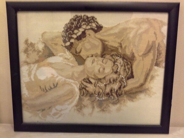 Эту вышивку мне подарила сестра лет 7 назад. Мне она очень понравилась. Оформила простенько, т.к. в то время небыло столько изысков.