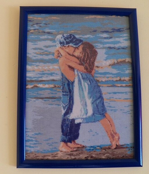 Первый поцелуй. Сейчас живет в Киеве.