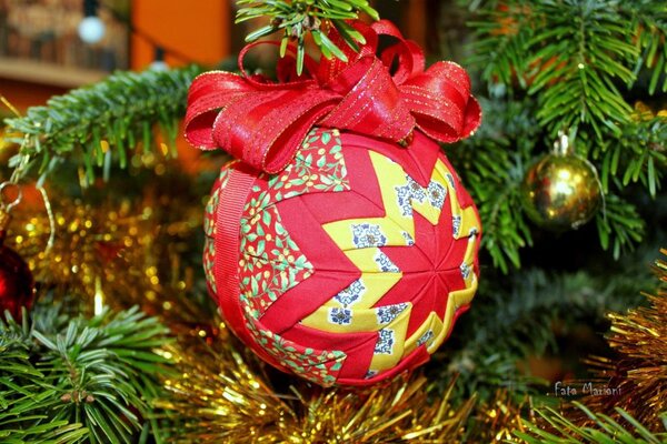 новогодний шар в технике артишок