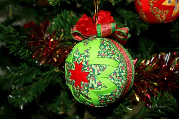 новогодний шар в технике артишок