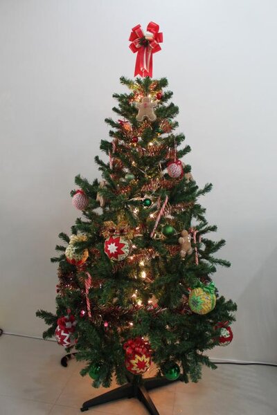 моя елка с рукодельными украшениями