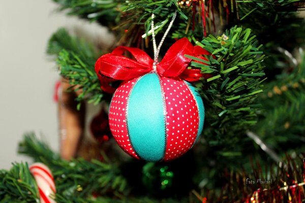 шовогодний шар кимекоми