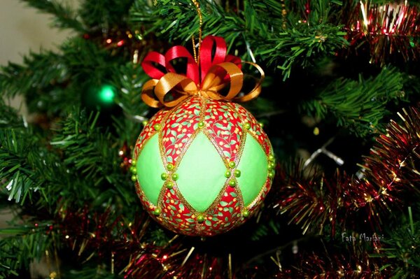 шовогодний шар кимекоми