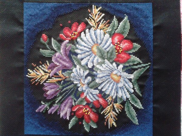 Panna "Луговые цветы" размер 24х24  27 цветов моя 17-ая работа