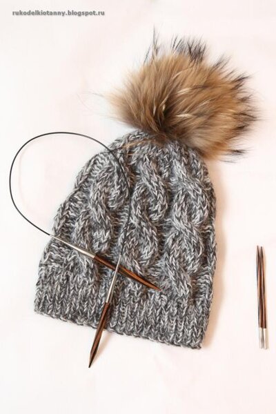 Шапка с помпоном