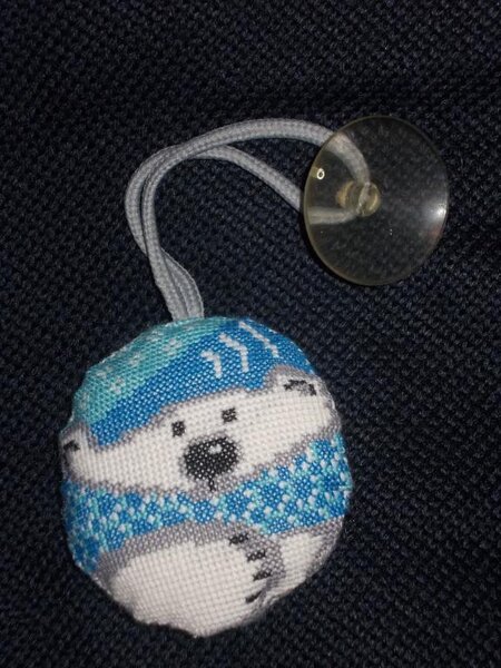 Игрушка Белый медведь. Шила остатками ниток от наборов Риолис!