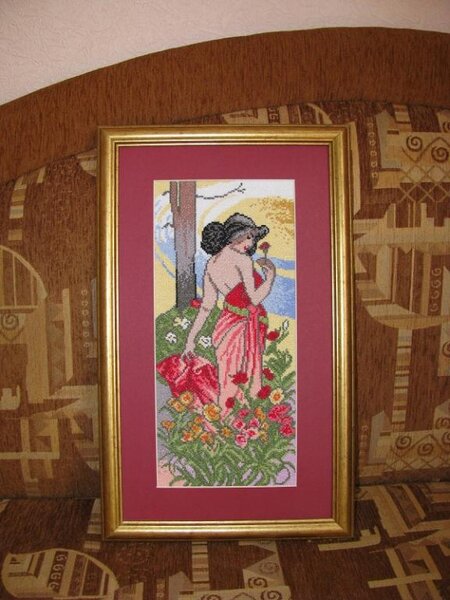 Девушка в саду