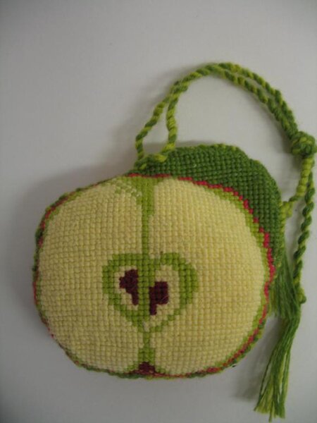 Игольница "Яблочко".