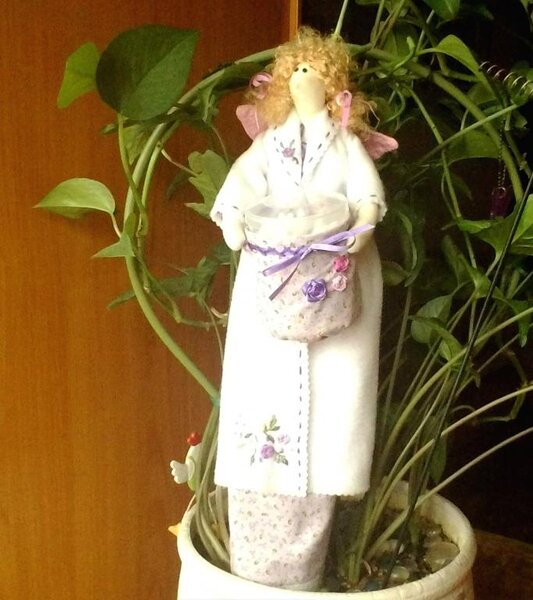 хранительница ватных дисков