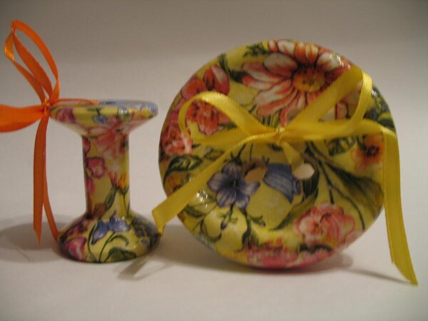 Пуговка и катушка.