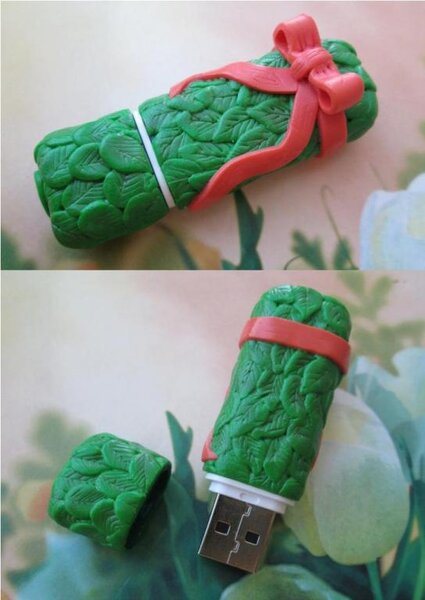 Флэшка. Заказ для женщины к 8 марта от коллектива.