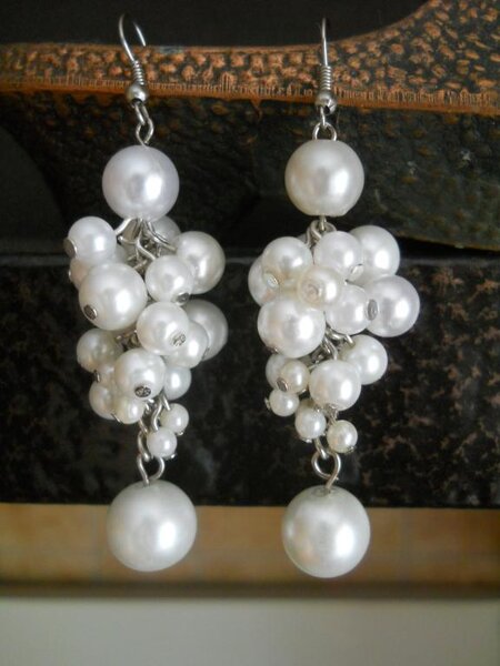 Серьги из перламутровых бусин