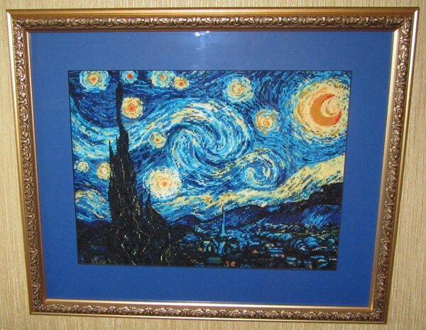 Риолис, "Звездная ночь".
Вышивала долго и мучительно) Схема цветная, отмечать вышитые участки невозможно из-за этого лично мне было трудно. В остальном набор хорошего качества, ниточек с запасом.