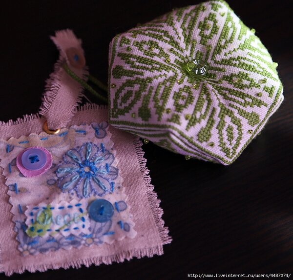 Мои самые первые "вышивалки". Несколько игольниц. Это одна из них.