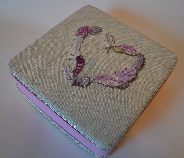 Пёрышки (шкатулка)