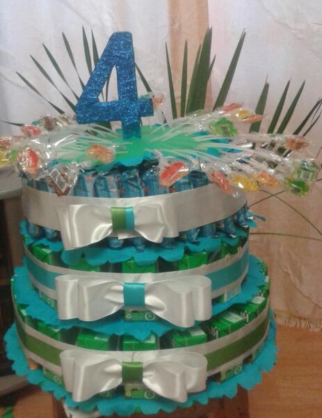 Торт из сладостей