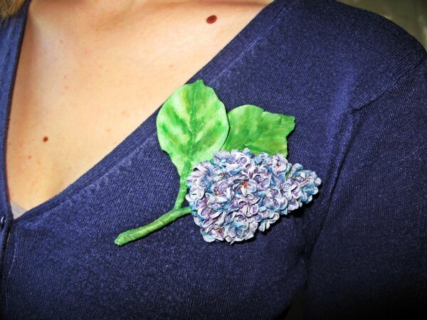 Брошь веточка сирени