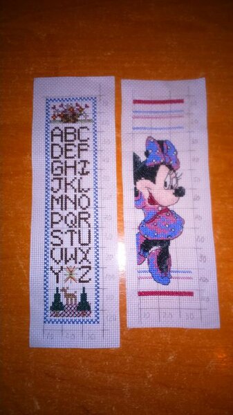 пытаюсь сделать ребенку закладки,бэк ненавижу,но с ним вышивка красиво смотрится.нитки дмс