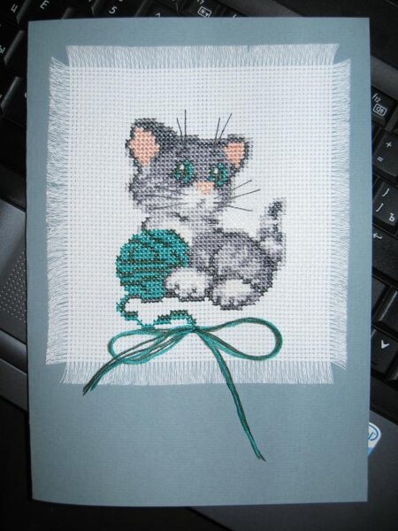 Кот с клубком открытка