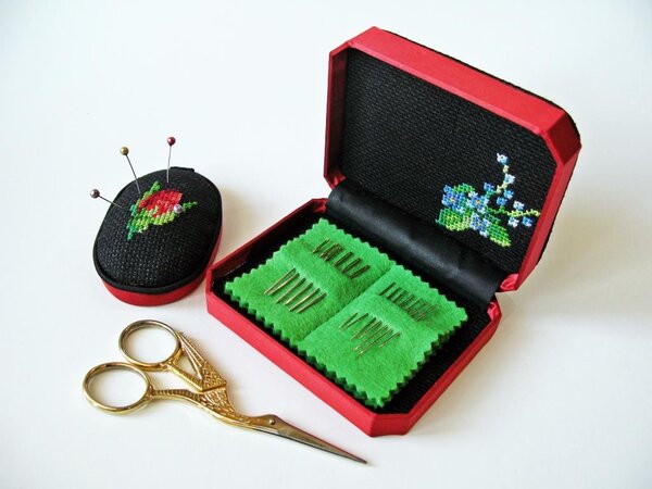 Шкатулка-игольница