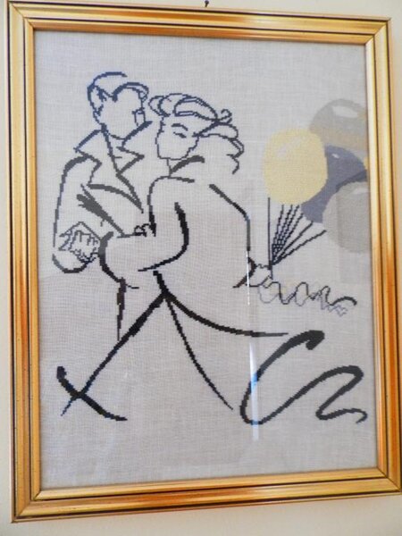 Пара вышивалась еще по схеме нарисованной кем-то на миллимитровке, одна из первых увиденных в сети.