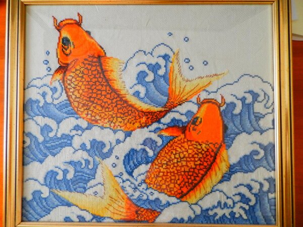 Пинн карпы, иероглифы мне не понравились вышивать не стала.