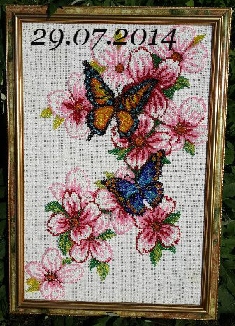 "Бабочки на цветущей ветке"