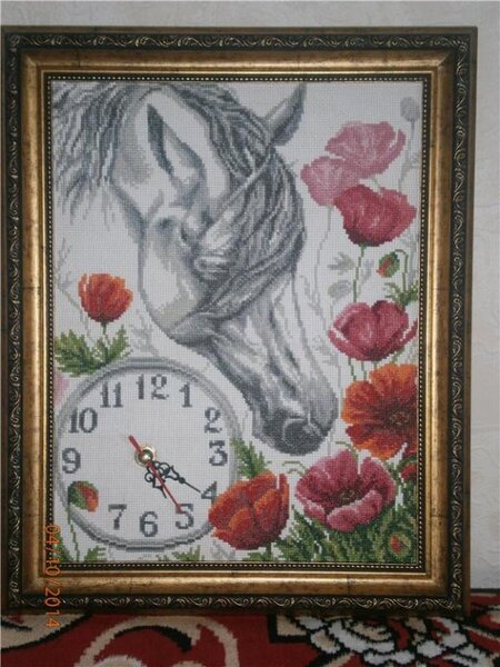 Часы "Лошадь в маках"