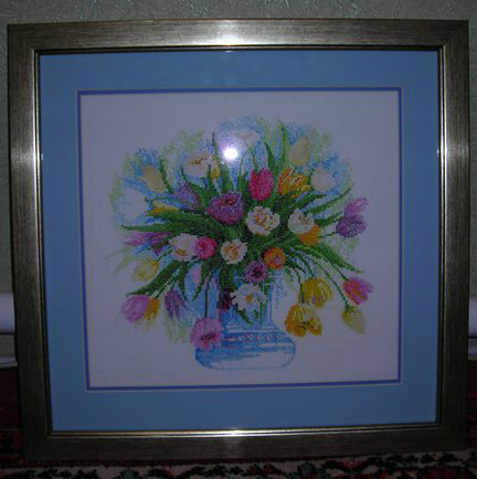 Тюльпаны, вышивала подбором, все подбирала на глазок. Одна из первых работ. Ниточки китай, о номерах понятия не имела) о дмц только слышала)))  Уехали в Анапу к друзьям.