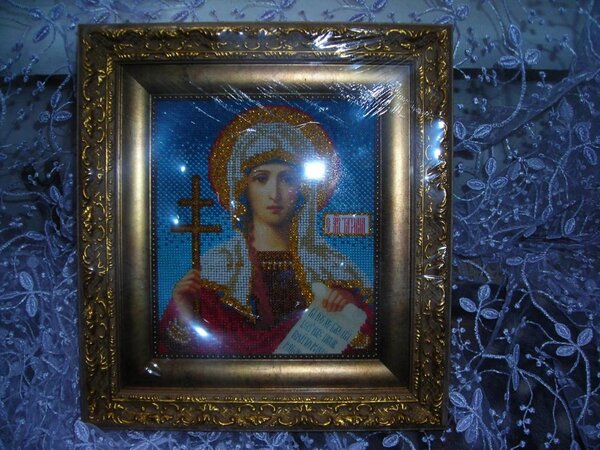 Св. Татьяна. Микробисер (кроше) 
подарок любимой мамочке. Очень понравилось вышивать микробисером, жаль что тематика только религиозная.