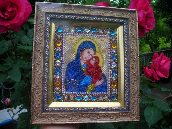 Св. Анна.
Подарок подруге. 
Результат приятный, а вот к набору остались вопросы.