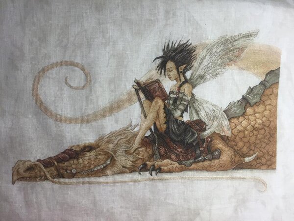 Авторская схема Екатерины Волковой.
Дракон читальня. 
Осова что то очень мелкое! Ниточки ДМЦ.