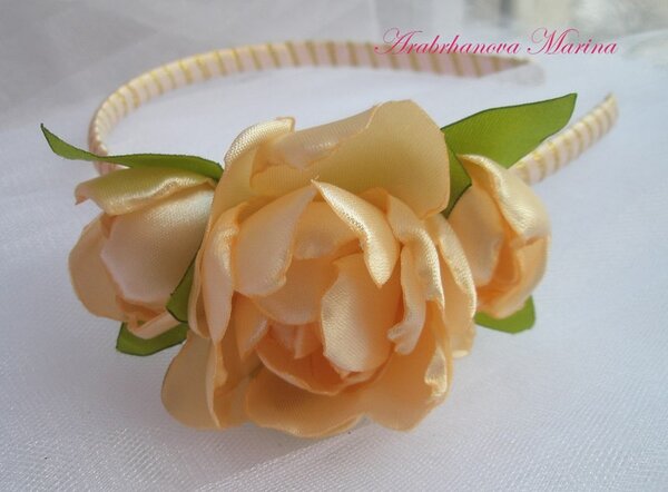 Ободок для волос " Роза  с бутонами"
