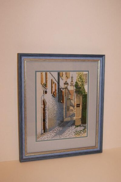 Набор от РТО без названия. Вышивала в подарок подруге на новоселье. Удивительно, но угадала с цветовой гаммой её комнаты))