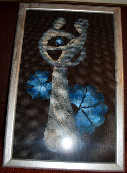 рождение вышивала друзьям, которые очень хотели малыша. Фото неудачное, т.к. в багетке затянули защитной упаковочной пленкой и мы не стали ее снимать