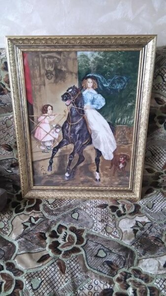 Всадница, оформленная