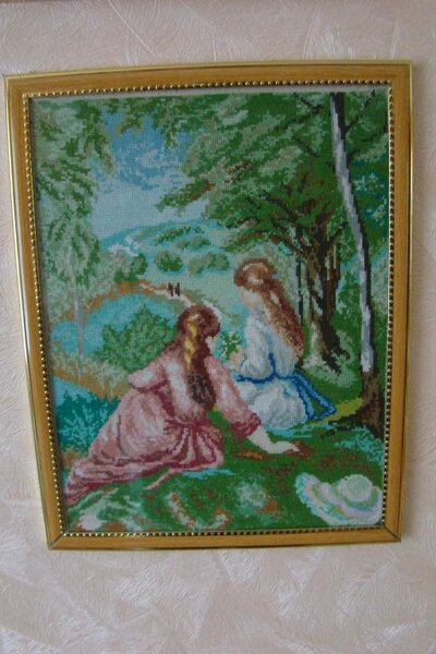 Пара девушек на природе, старая схема, вышита очень давно, подбором