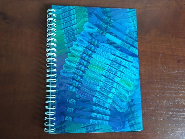 Брошюрка со всеми остальными номерами DMC, не арт.117! Вариант оформления с прозрачной синей обложкой. 10 стр. + 2 стр. поисковика. 80 грн.