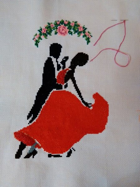 Танцующая пара, вышита в подарок. Крестик+бисер.