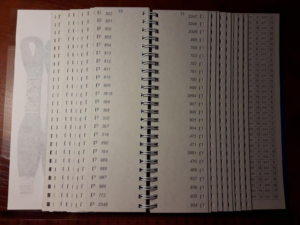 Пустая брошюрка со всеми номерами хлопкового однотонного мулине DMC со 150  по 3895. 23 страницы. Обложки ПВХ - прозрачная титульная и синяя задняя. 100 грн