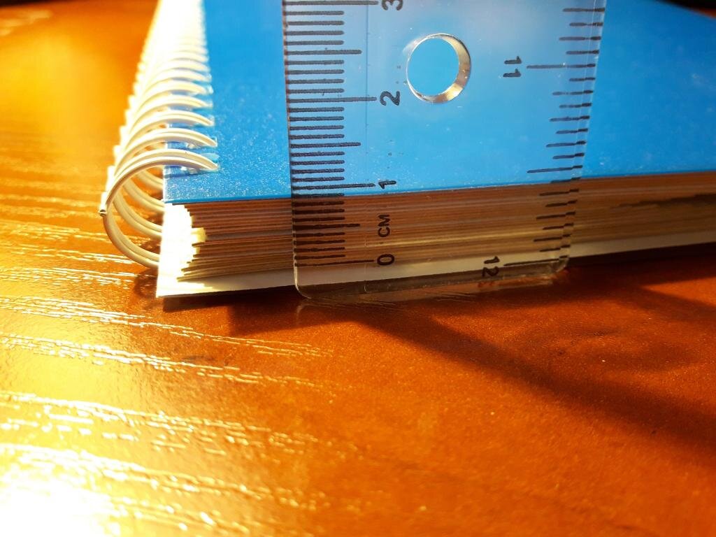 Пустая брошюрка со всеми номерами хлопкового однотонного мулине DMC с 01 по 3895. 23 страницы. Обложки ПВХ - прозрачная титульная и синяя задняя. 100 грн