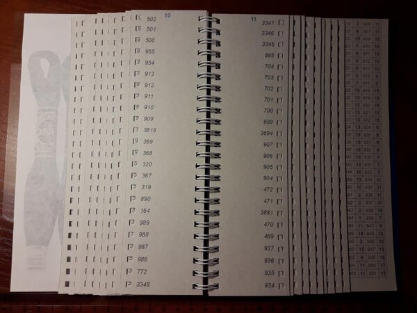 Пустая брошюрка со всеми номерами хлопкового однотонного мулине DMC со 150  по 3895. 23 страницы. Обложки ПВХ - прозрачная титульная и синяя задняя. 100 грн