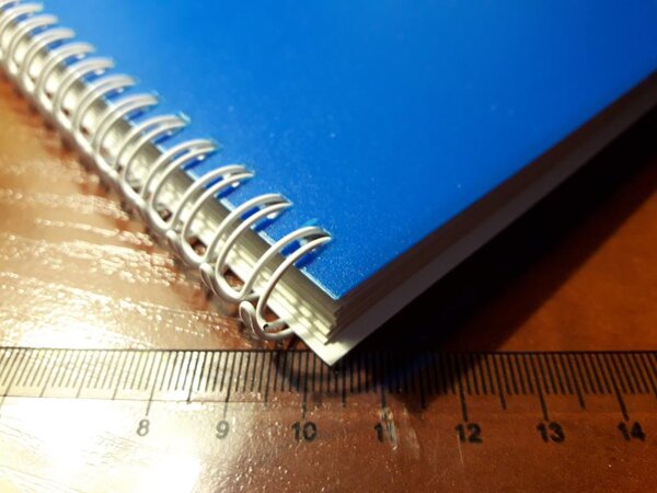 Пустая брошюрка со всеми номерами хлопкового мулине DMC с 01  по 3895. 23 страницы. Обложки ПВХ - прозрачная титульная и синяя задняя. 100 грн