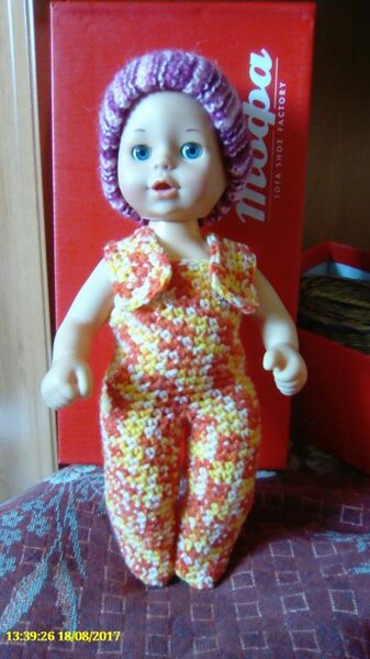 1 ползунки и шапочка, которую почти не видно