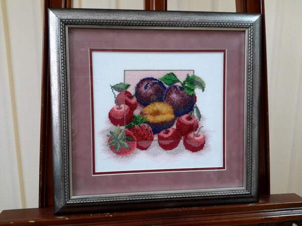 Фрукты от Чарiвна Мить. 14 канва, смешанная техника - бисер и мулине. Отшито в подарок, оформляла хозчйка.